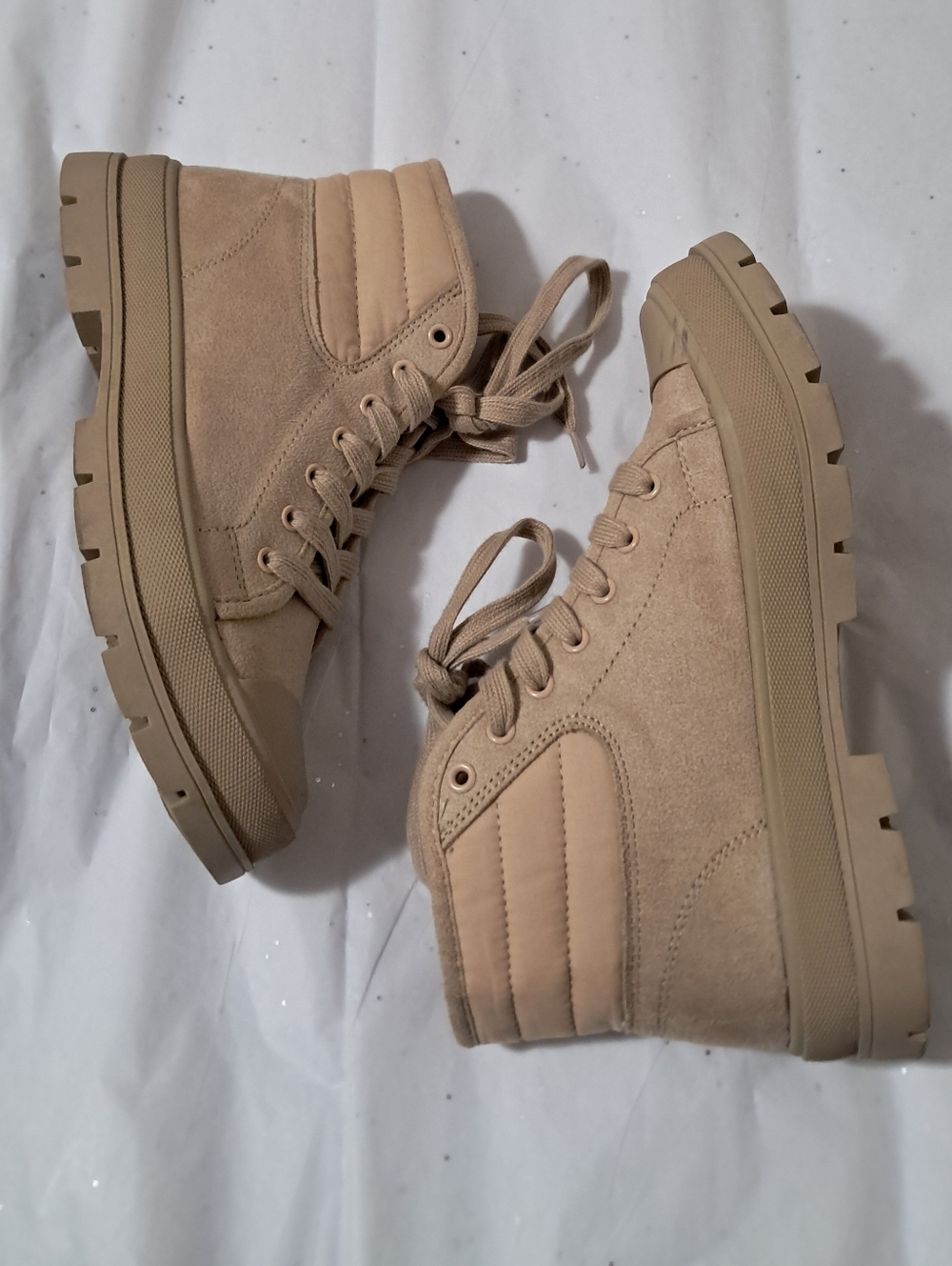 Soda Beige Faux Suede Lace-Up Hi Top Lugged Boots Sz. 7.5